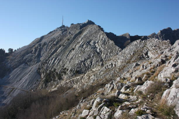 Un altro scorcio delle Alpi Apuane sopra Montignoso